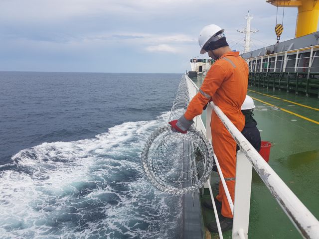 23march2021,At,Red,Sea.,Ship,Crews,Are,Fitting,Razor,Wire